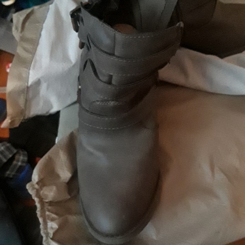 Buckled side zipper bootie heel